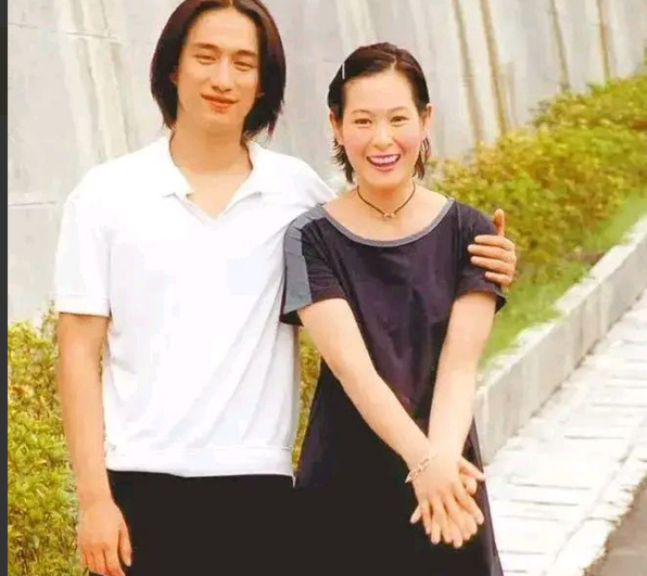 黄磊|有一次在节目上,小S想套路黄磊,问他:“我和刘若英,谁更好?”