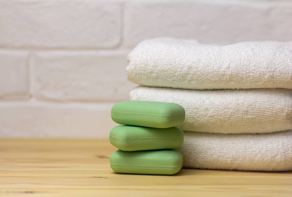 不管家里多少钱，毛巾不要挂在这3个地方，不是迷信，看完涨知识