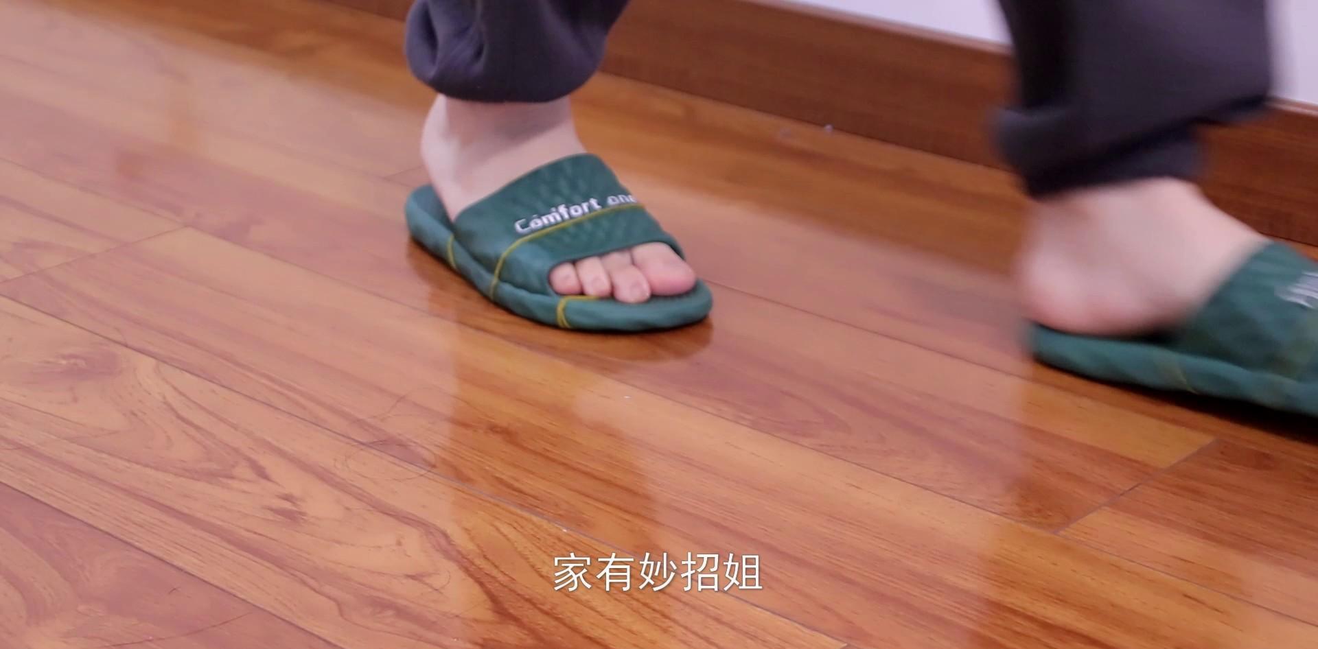 家里的沙发、床上都有头发，婆婆教我一个快速清洁头发的好方法