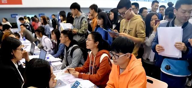 大学生|过来人坦言：校招和社招区别大，幸好听了老师的话，学生别不在意