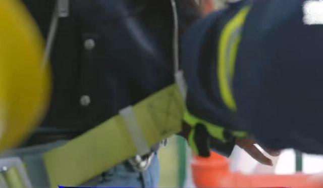 孟子义|张翰帮孟子义戴安全帽，中途闹笑话，观众希望两个人在一起