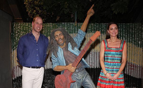 威廉|凯特打破王室规则，坐雪橇玩自拍，快照登上热搜，王子王妃玩嗨了