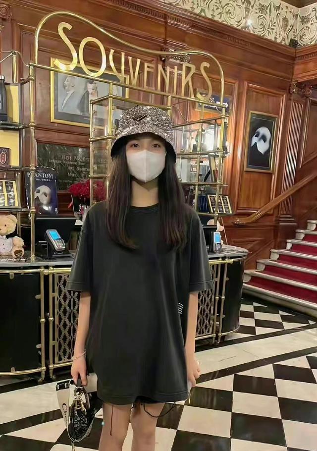 洗面奶 真是女大十八变，13岁王诗龄近照瘦身成功，气质大变样