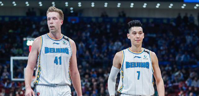 林书豪|赢6分！琼斯5+2+3全面发挥，林书豪5中5比肩库里白费功夫王晗笑了