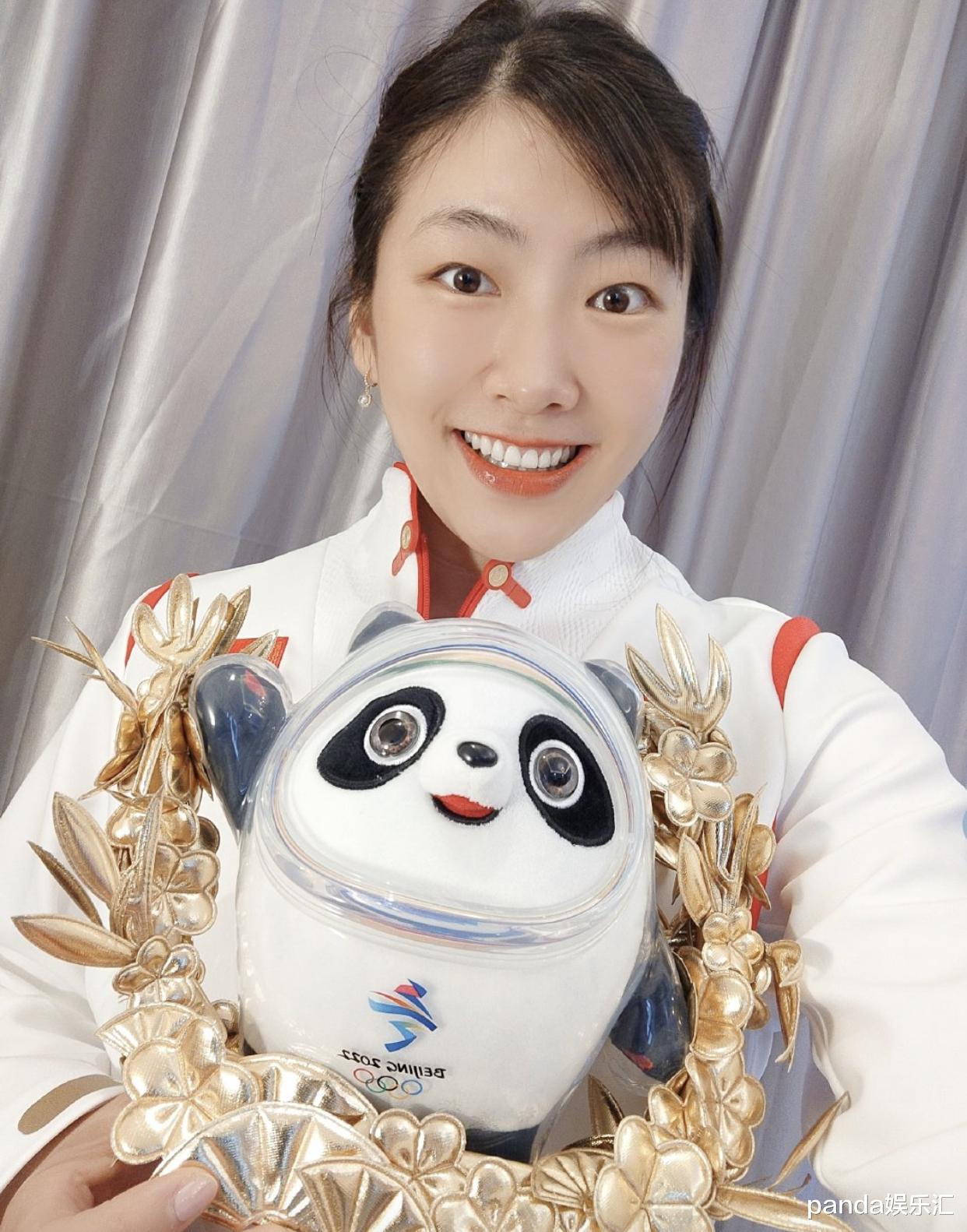 徐梦桃|东奥冠军徐梦桃官宣恋情！两人甜蜜互动，喊话男友：桃墩墩在这里