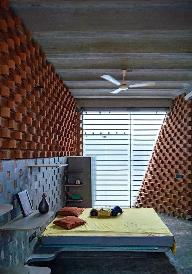 印度有一对兄弟的“穷装”房子火了，处处充满智慧，环保又精致