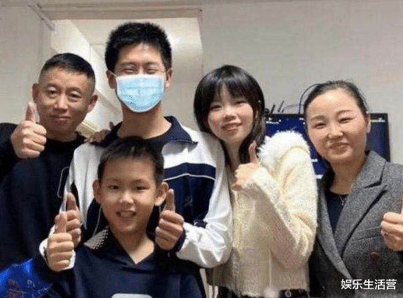 姐姐|孙卓连更2条视频,中老年“富贵儿”扑面而来,孙辉看到想删照