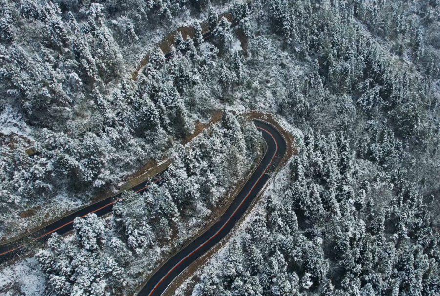 彩虹|雪后初晴！平武这座山美成仙境！沿着彩虹公路走进白色童话世界