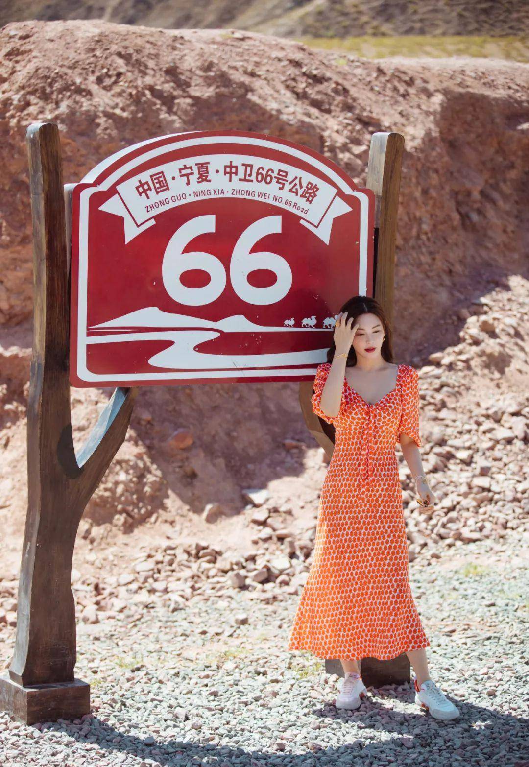 张雨绮|张雨绮带着小8岁男友,身穿薄纱裙时尚玩自驾