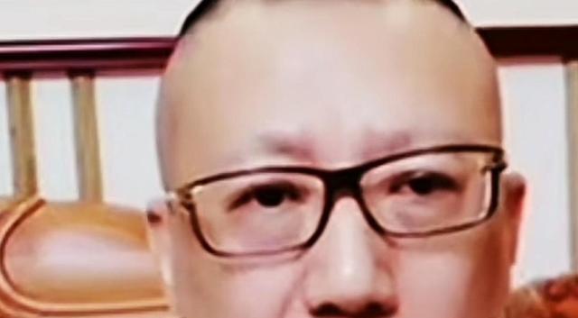 |相声演员汪洋谈及行内乱象,表示:“必须得踩着别人的肩膀”