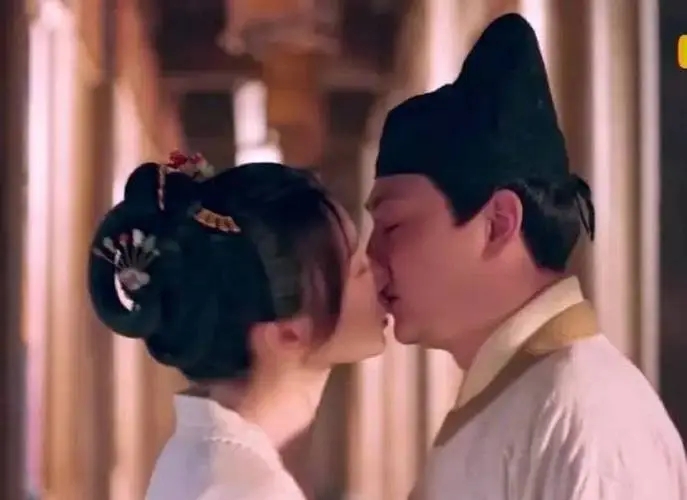 吻戏|《梦华录》删吻戏，怕我们看多了不上头是吗？网友：我能让你没钱赚吗？