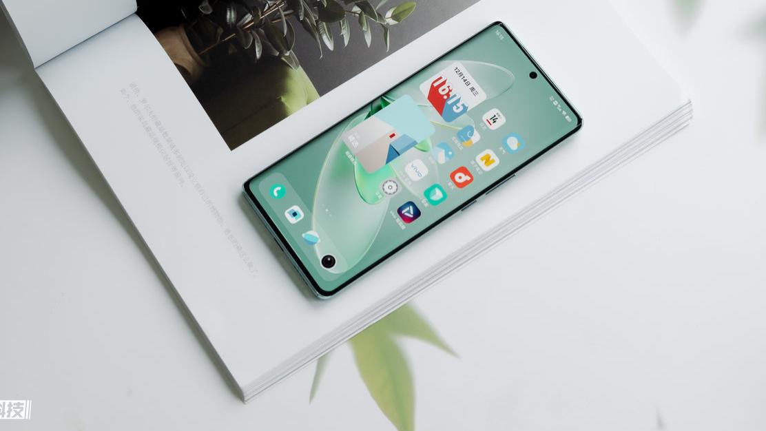 ssd|vivo S16图赏：玉质玻璃设计配合超薄机身，尽显轻奢感