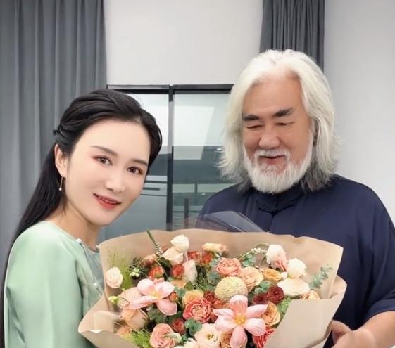 张纪中|张纪中妻子被曝偷偷转移财产,担心的事情还是发生了