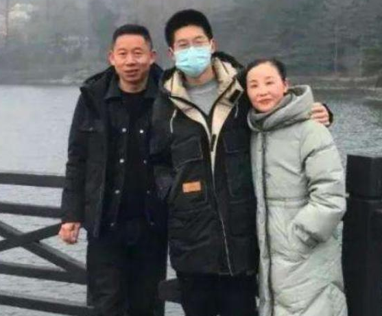 |孙卓发小首次亮相发声，阳光帅气讨人喜欢，给予孙海洋很高评价