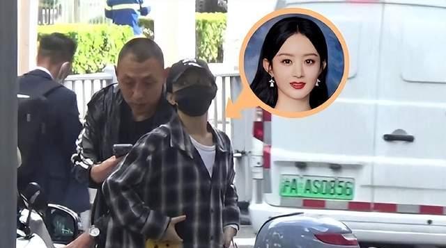 赵丽颖 赵丽颖独自做美发，格子衫戴棒球帽装扮低调，被赞最美辣妈