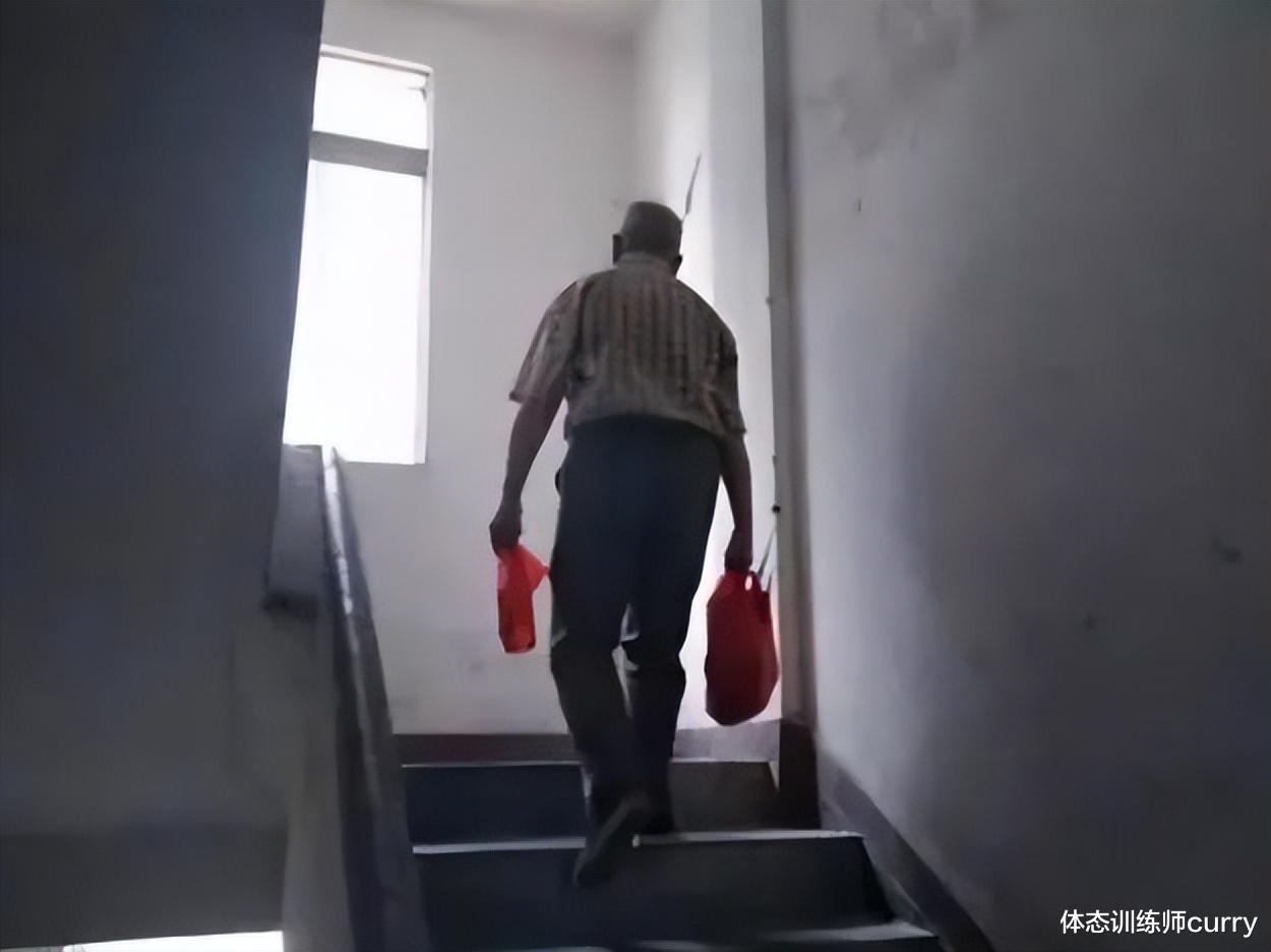 长寿|男性如果超过65岁后,还能坚持这4件事,或说明身体还算硬朗