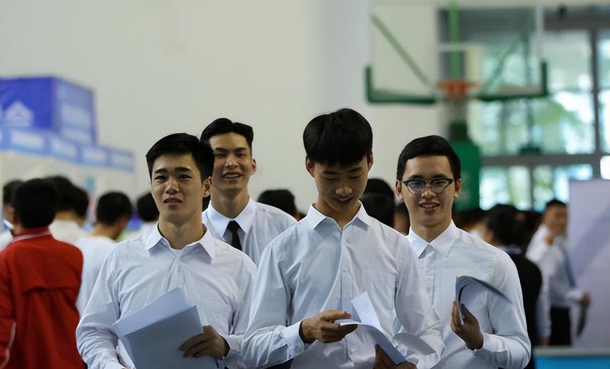 张家港|为何投简历总是杳无音信?大企HR给出解释,有些简历一眼不会看