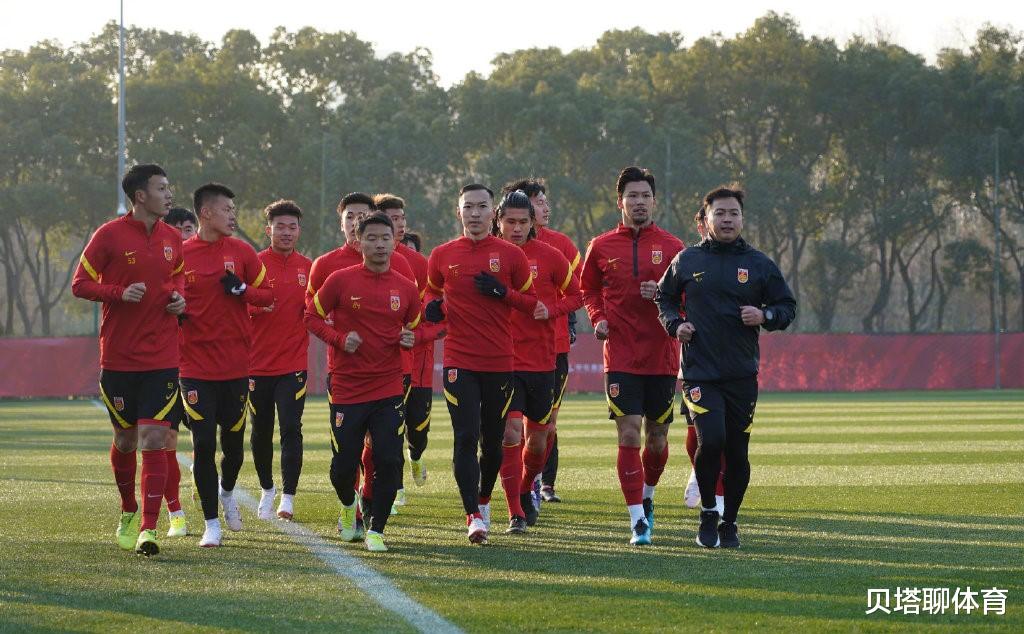 冰墩墩|国足补招10人，官博沦陷：又浪费海参？解散吧！没必要浪费粮食