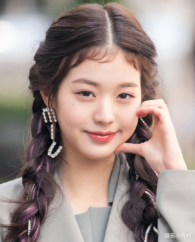 张元英|韩星张元英称凤凰发簪是韩国的,父母疑是华侨,网友:忘根没良心