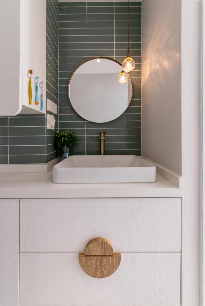 39㎡,一家三口挤在一间卧室,虽只有巴掌大,但功能性却很强大