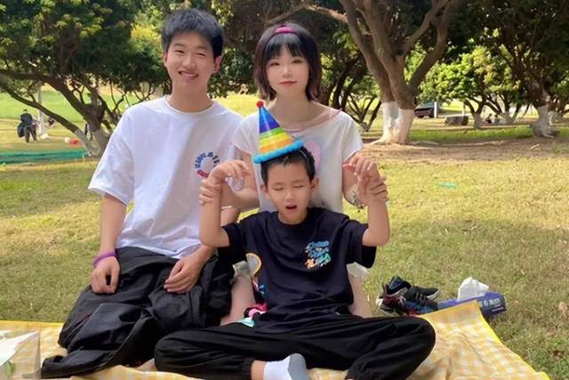 |姐弟情深！孙海洋女儿孙悦晒年终总结，孙卓给姐姐分享上百次视频