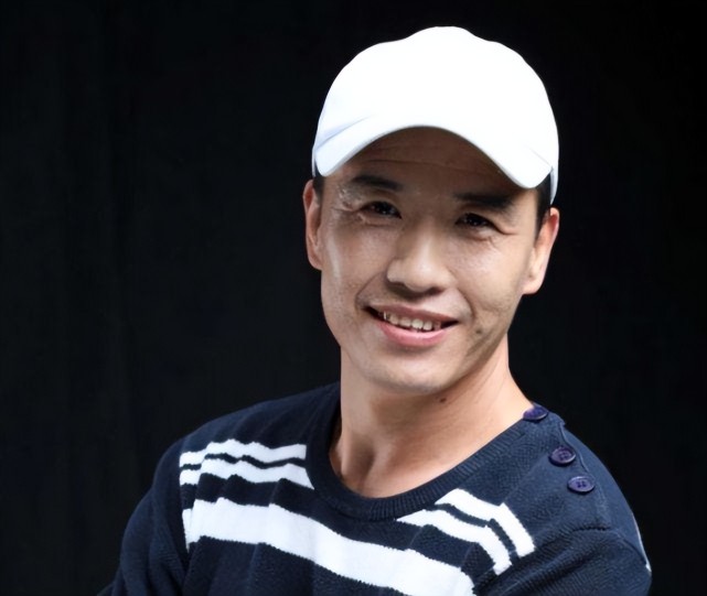 赵本山|15年前，离开赵本山的“赵四”关小平，如今住500万豪宅，开酒厂