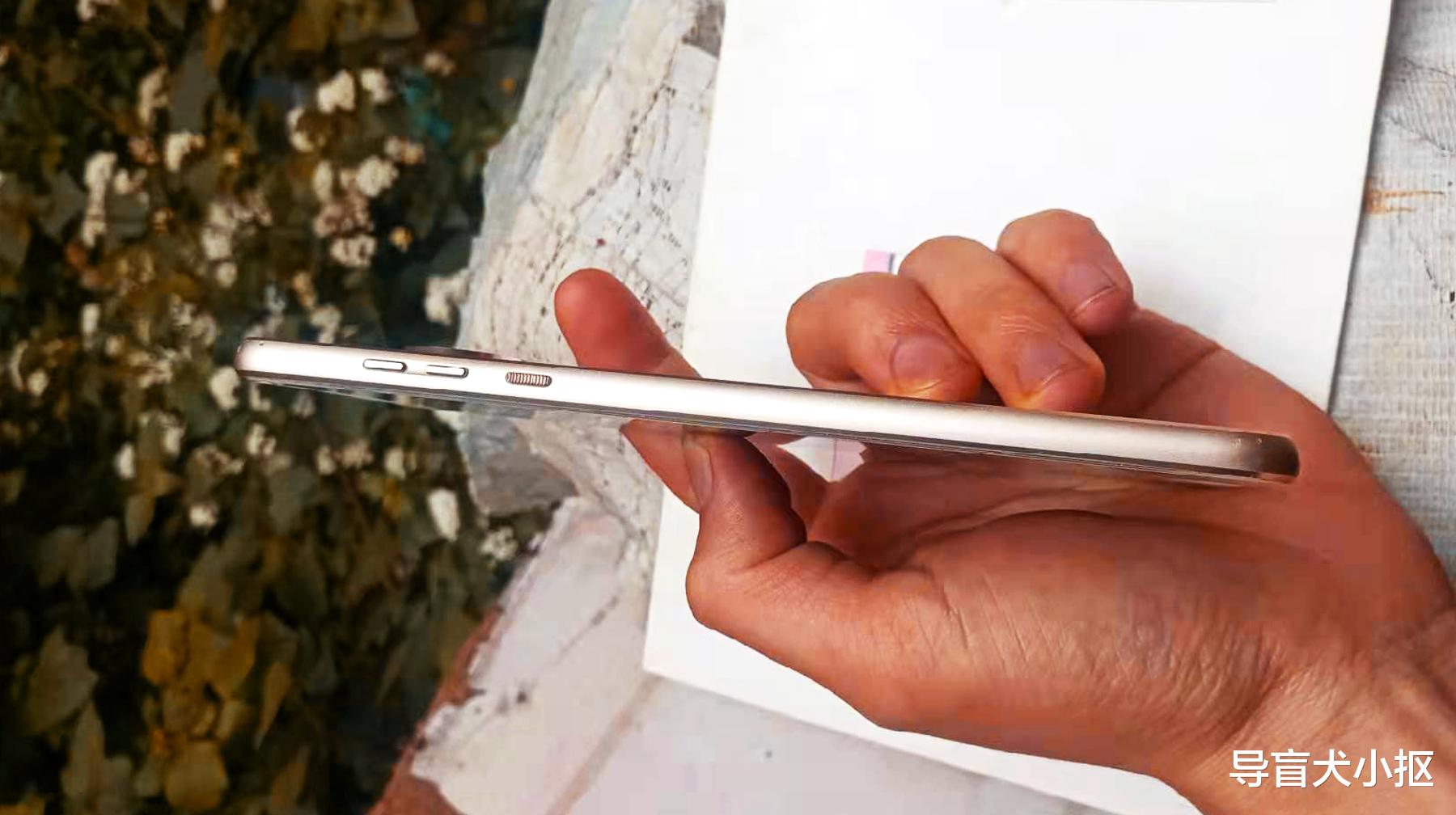 荣耀|既能变相机又能变投影仪，体验这款二手摩托z2，模块手机先行者