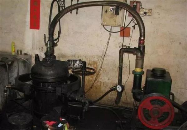 翡翠|曝光！地摊上叫卖的“极品翡翠”，竟然是这样制成的