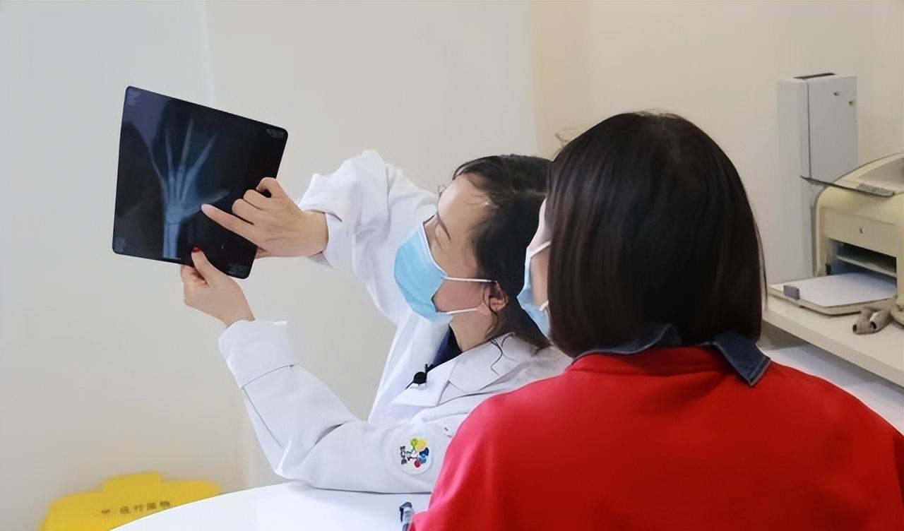 当年花16万断骨,只为增高7.2厘米的李亚诺,如今过得怎么样了?