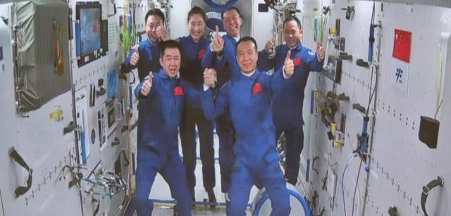中国航天员在轨人数最多,6名航天员首次同框,美国人:我们能不能上