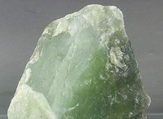 |好好的一块和田玉料,为何嘉庆皇帝一声令下就被扔到荒凉戈壁上?