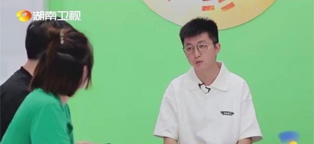 00后|《100道光芒》中,一位00后女生发朋友圈吐槽公司,而险些被开除