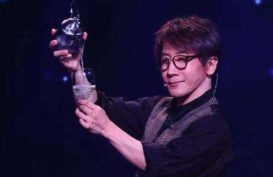 刘谦|跪拜“天皇”被封杀?屡遭质疑的刘谦,到底是怎么“消失”的?