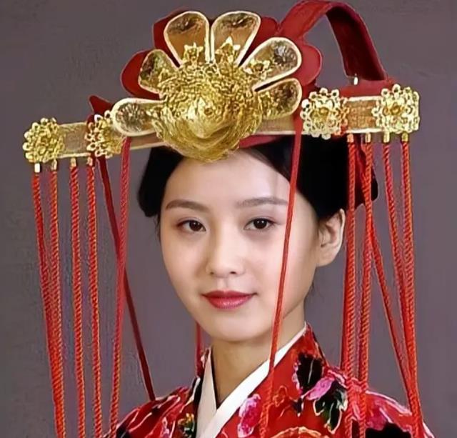 护肤 国产古装剧造型：关晓彤发型被称像缝纫机，罗晋造型撞衫鹦鹉