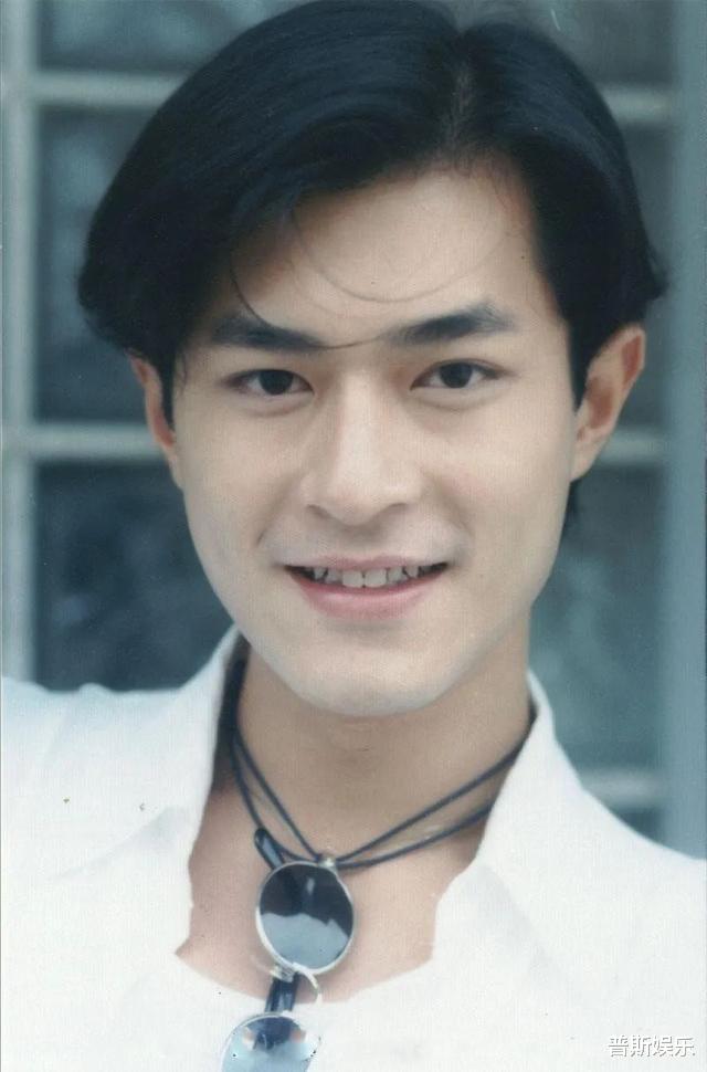 古天乐|古天乐弟弟：颜值不输给哥哥，身价上亿和哥哥争做慈善为父母积福