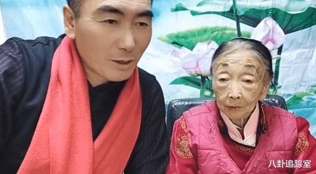 李玉成|马玉琴不出镜疑似去世,李玉成回应称其腿疼,网友:咋不去治