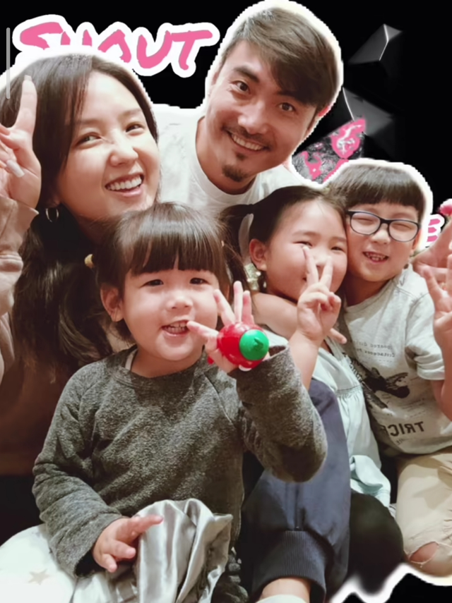 何洁|何洁新年首晒全家福,三个儿女长大了都像妈妈,一家五口超幸福!