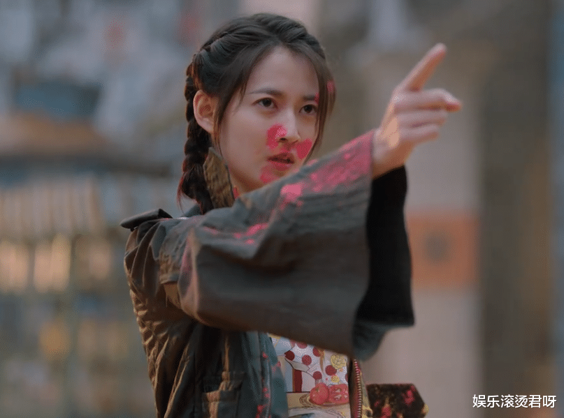 王菲|“傻白甜”别硬演,有人可爱又活泼,有人五官乱飞隔着屏幕都尴尬