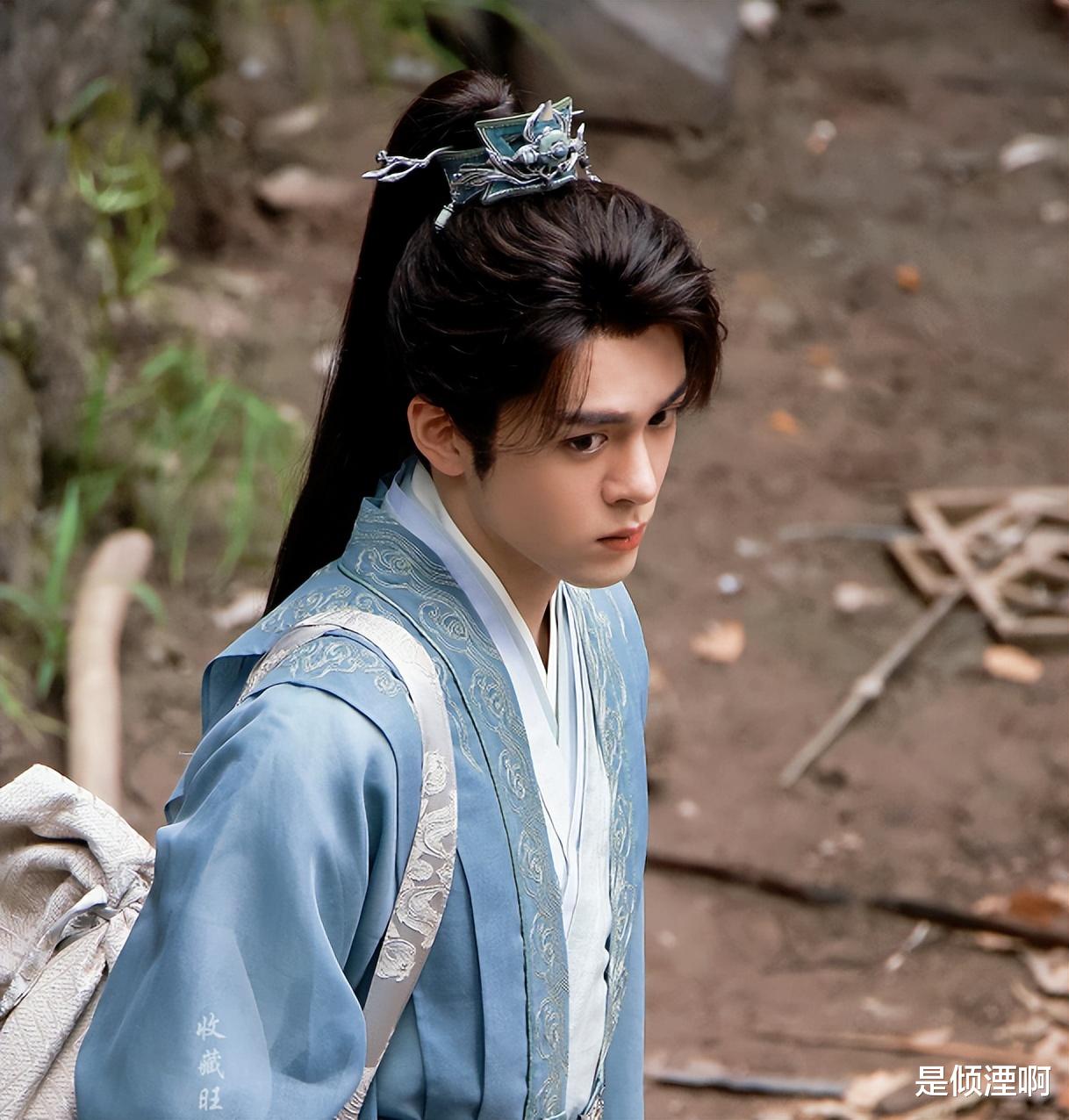 成毅|成毅《莲花楼》路透曝光!蓝衣古装很养眼,曾舜晞肖顺尧颜值高!