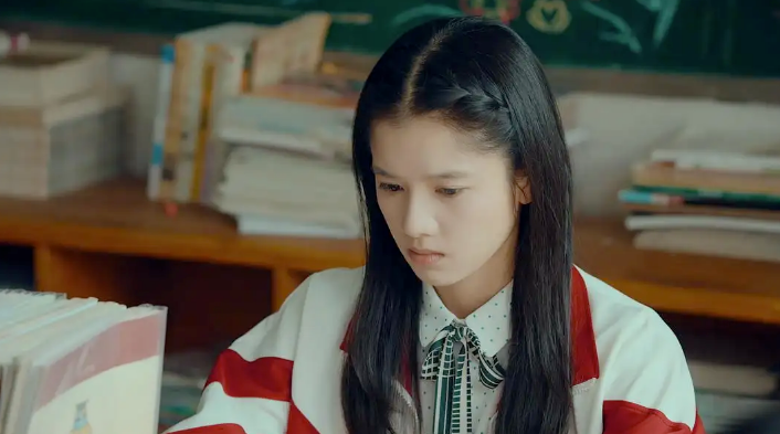 小姐姐|播2集，挤到榜单第一，豆瓣大片好评, 牛骏峰谍战剧凭啥这么横