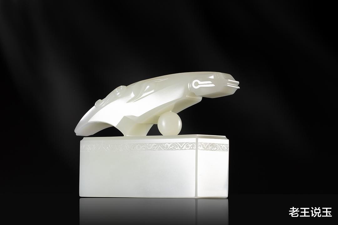 葛洪|朝隆合玉雕艺术品欣赏:和田玉籽料天马行空玉玺摆件葛洪