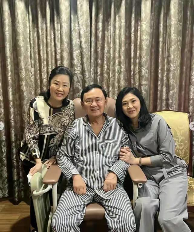 穿衣搭配 泰国前首相英拉越老越美，穿套装干练大气，中年阿姨也好有魅力