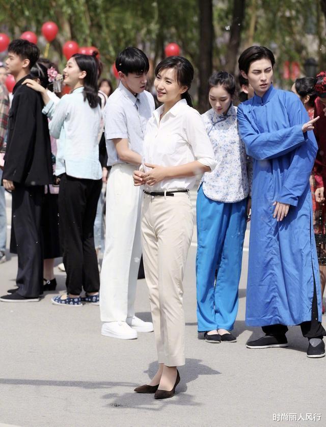 陈好|42岁陈好重回万人迷！光脚拍大片性感到骨子里，赢过大半个娱乐圈