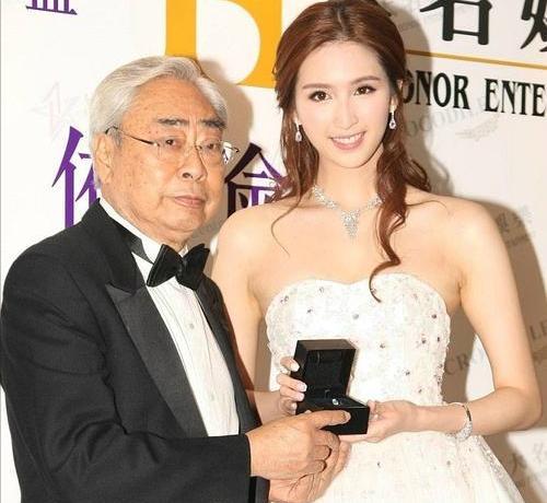 何傲儿|何傲儿:为替父还债与81岁富商恋爱,分手后富商含泪控诉她的无情