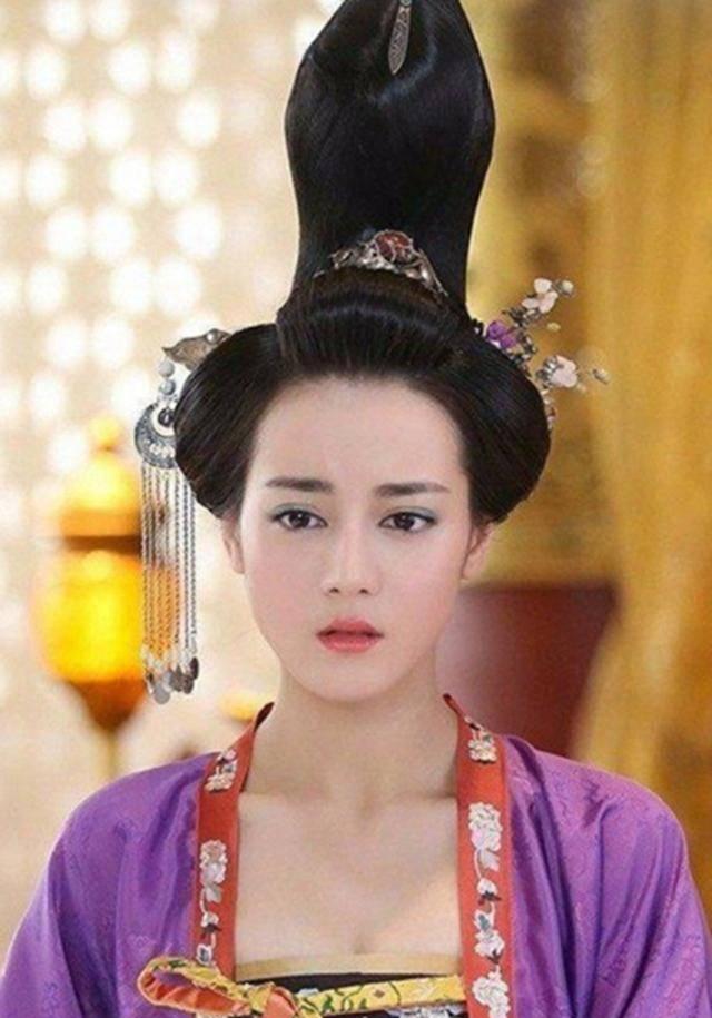 明星 好笑又心疼，明明是花容月貌的女明星，却个个都被离奇造型给坑了