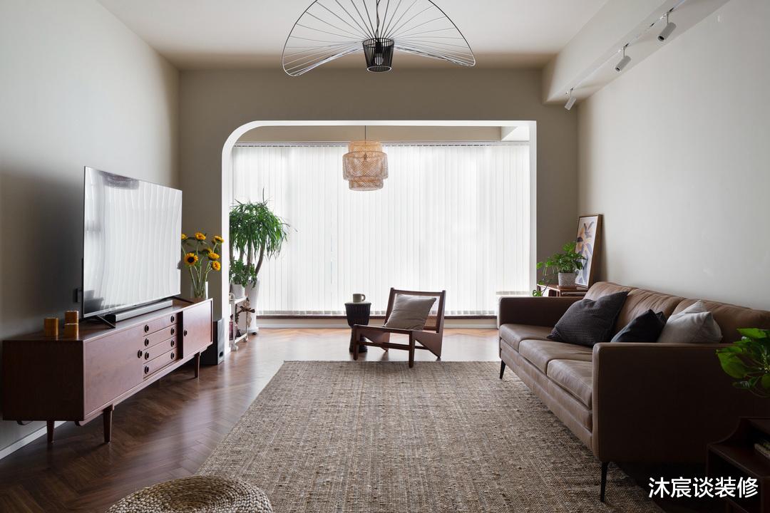 她家的玄关让人眼前一亮,全屋混搭也好看,温馨复古,治愈感满满