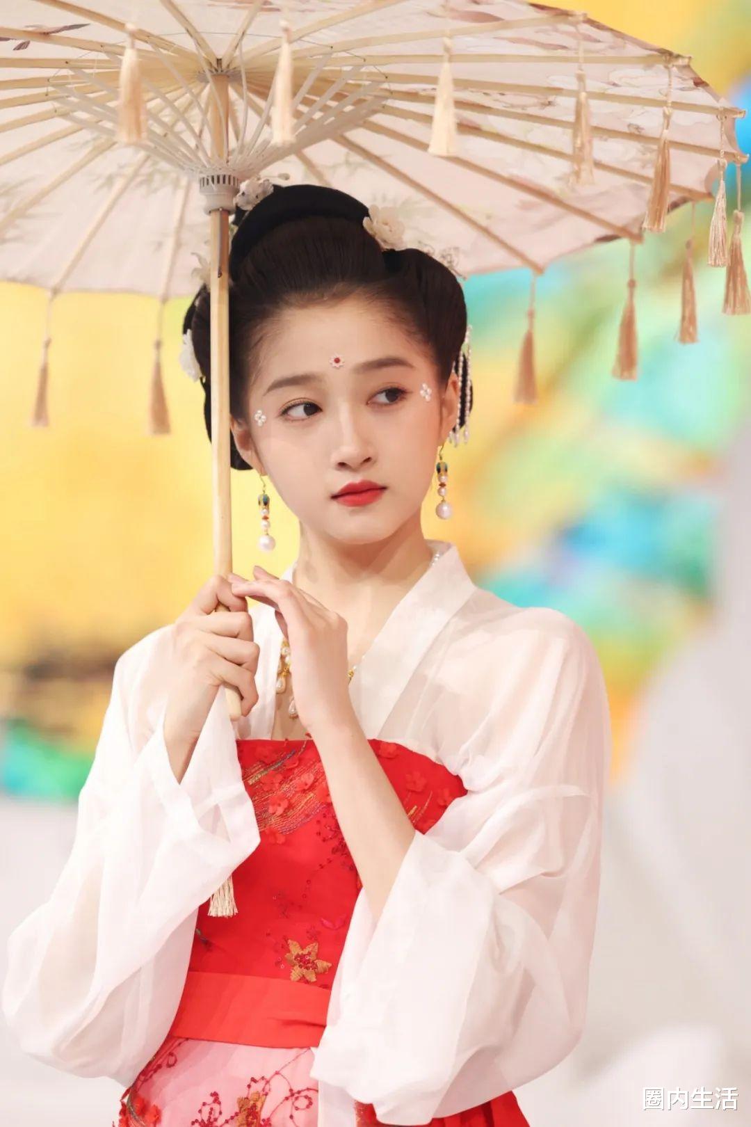 张小斐|贾玲有意和张小斐保持距离，为了成就她，以免圈内人觉得小斐档次低