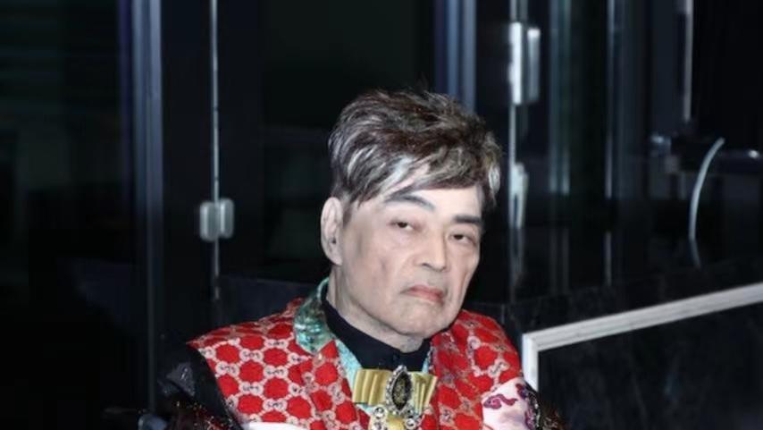 张伟文|不忍直视！知名港星70岁寿宴，一脸倦容被指像纸扎公仔