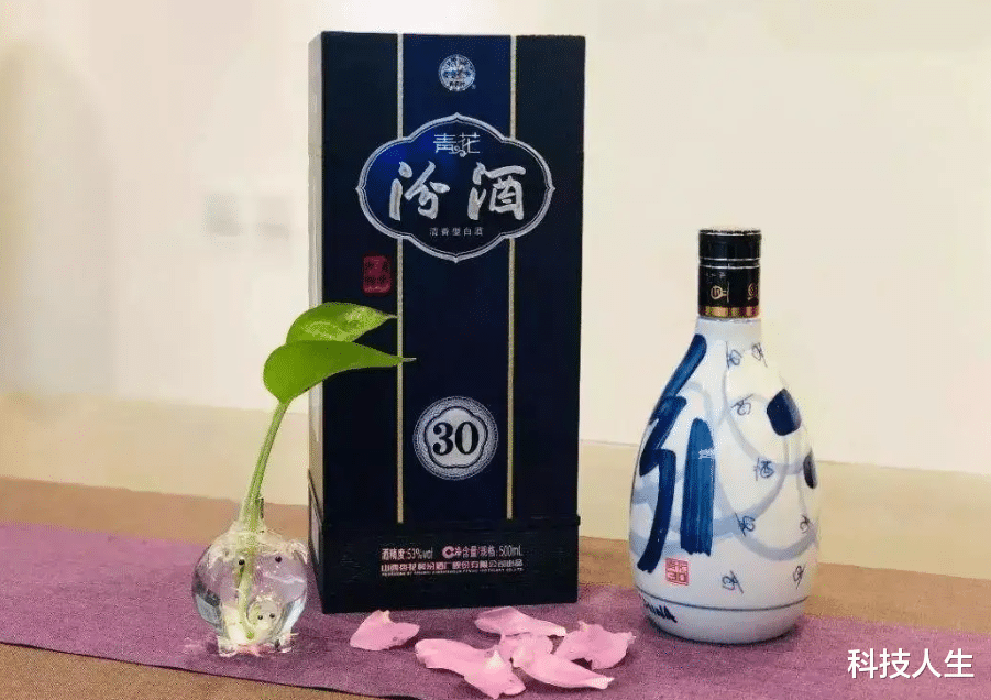 揭开白酒界的“遮羞布”:与名酒“攀亲戚”就成高档货,别被骗了