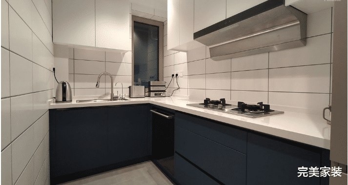 80平的新房子,单身业主利用高级灰+胡桃木,构建简约单身公寓